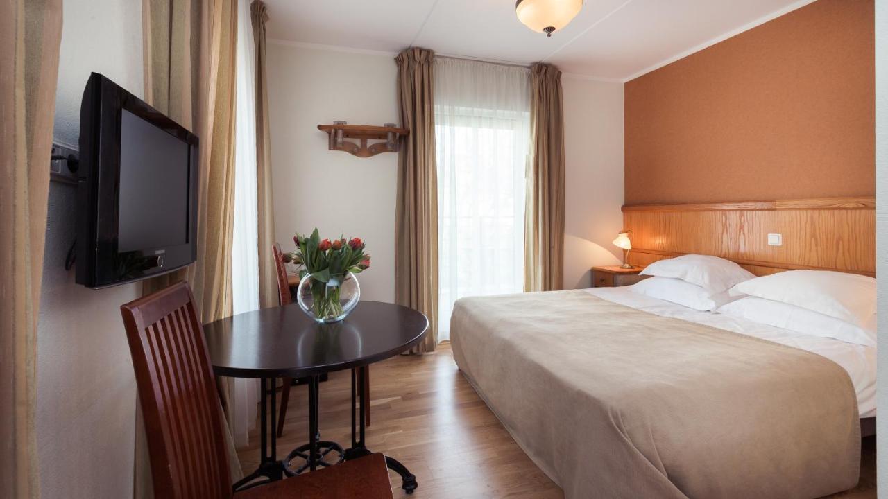 Hotel Villa Wesset Pärnu Extérieur photo