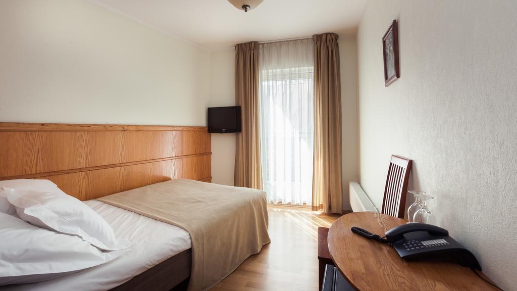 Hotel Villa Wesset Pärnu Extérieur photo